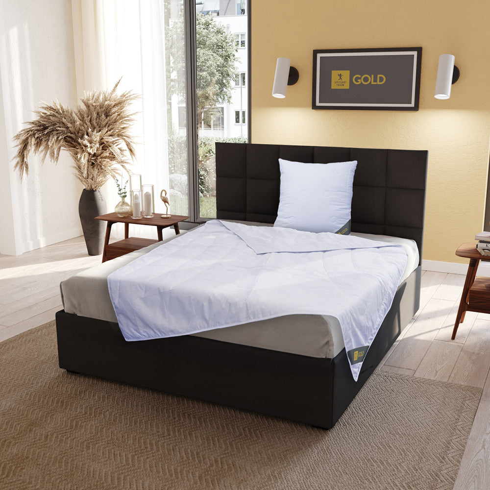 Kamelhaarbettdecke Gold, reiner feinster Kamelhaar Flaum (superentrgrannt) / 100 % Kamelhaar